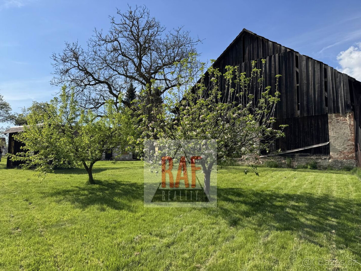 Prodej - zemědělská usedlost, stodoly, pozemky - Moravec - 10