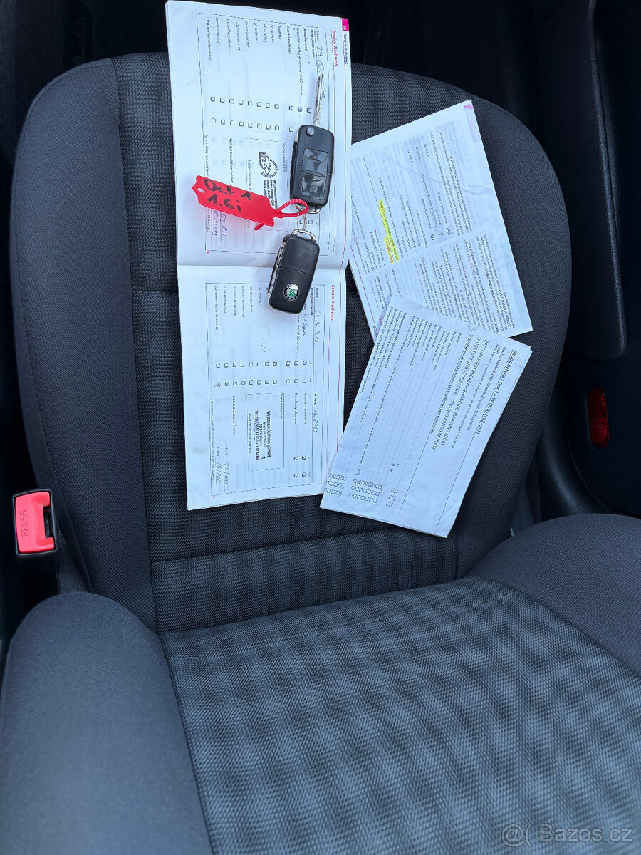 Škoda Octavia 1.6i TOUR combi,STK do 3/2028 - 10