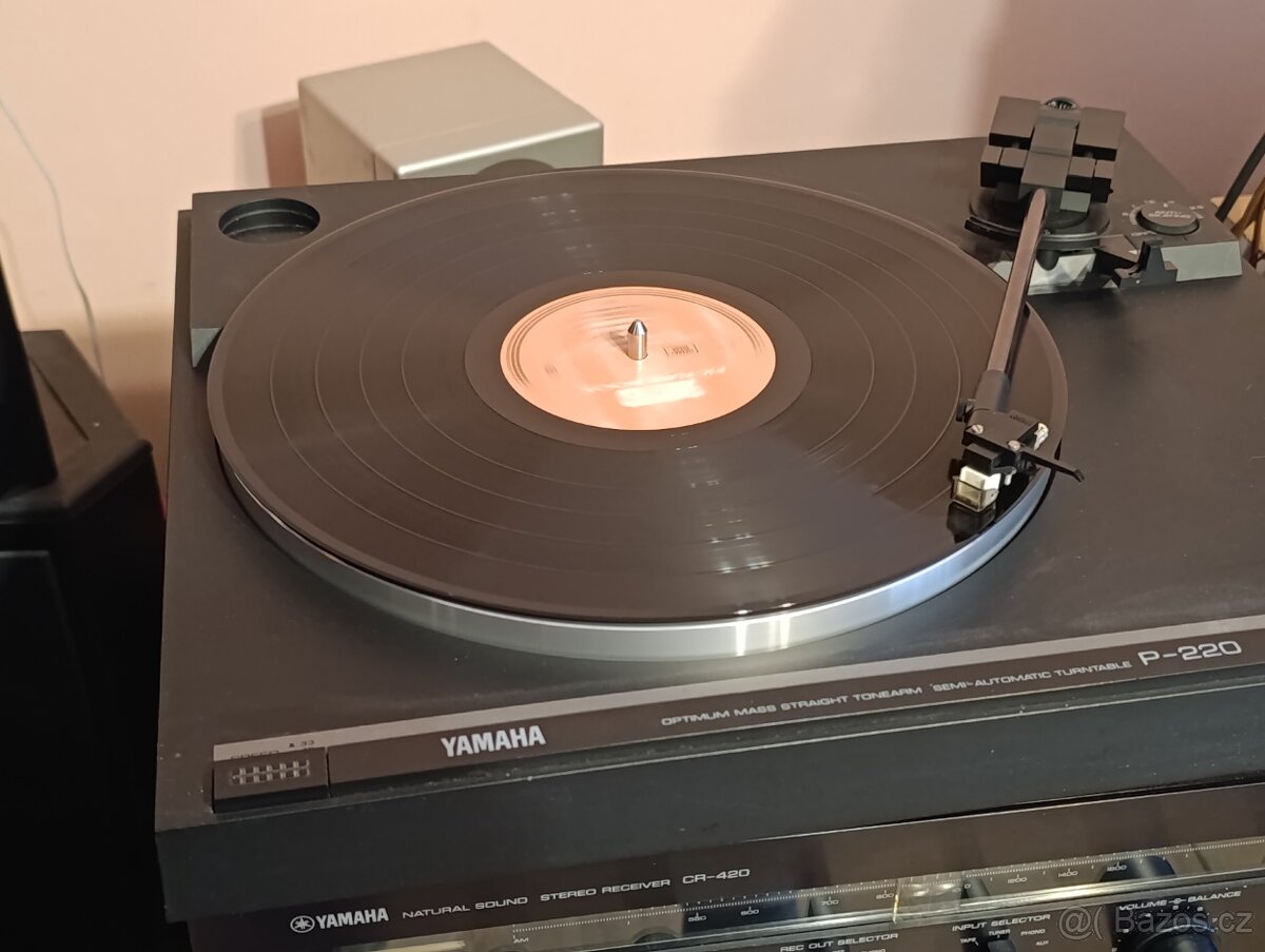 Gramofon Yamaha P-220 - 10