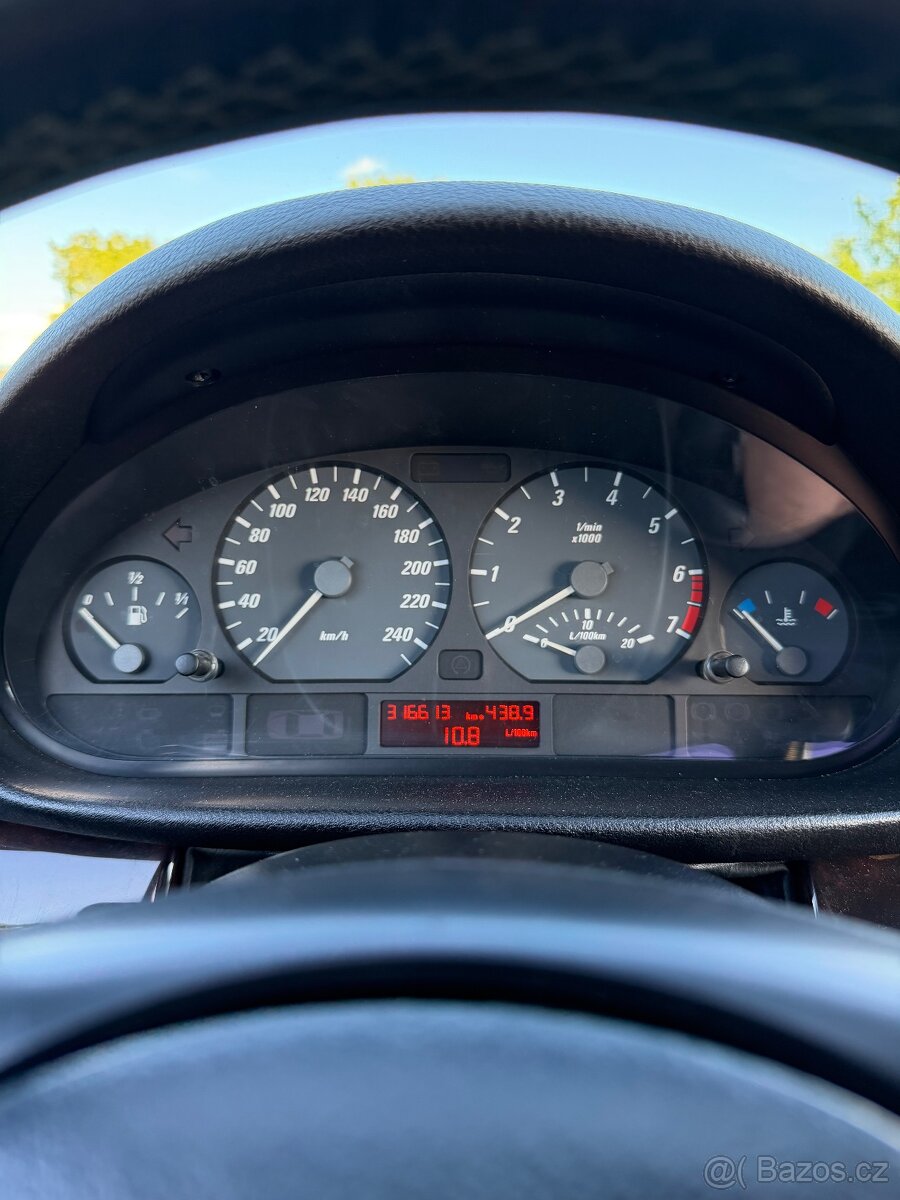 BMW E46 323Ci - 10