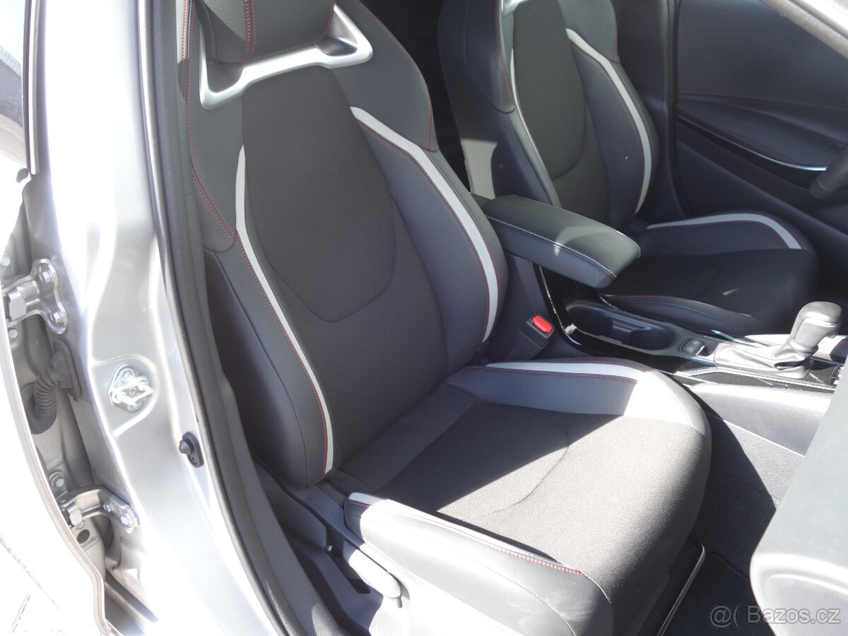Toyota Corolla 2,0 Hybrid combi GR sport, záruka - 10