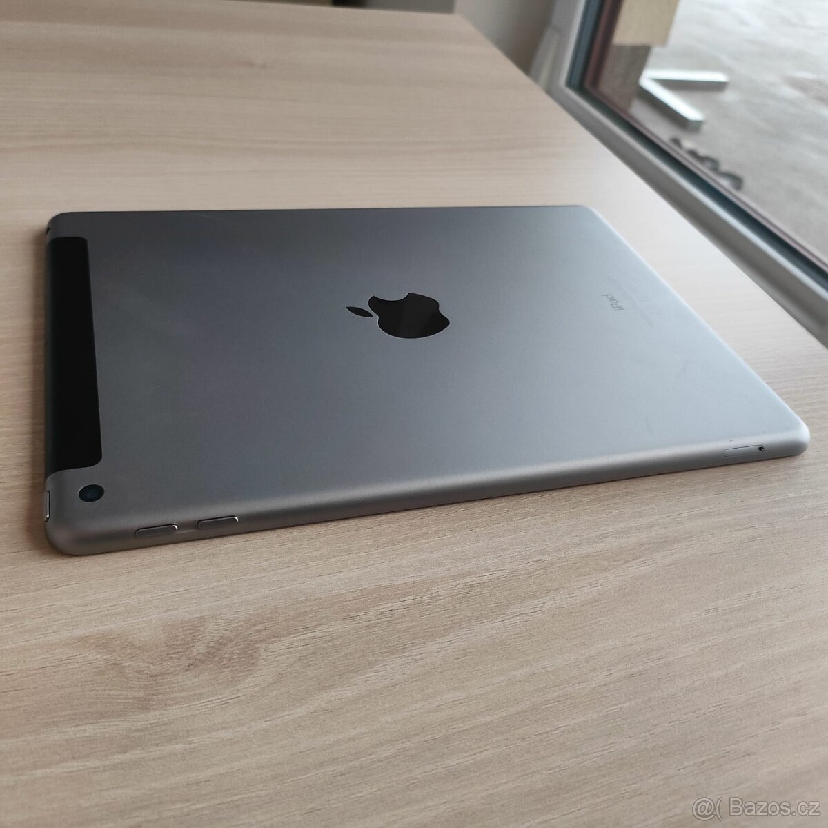 Apple iPad 9.7"Retina/ 32GB/ Wi-Fi-Sim, 2018 6.gen - 10