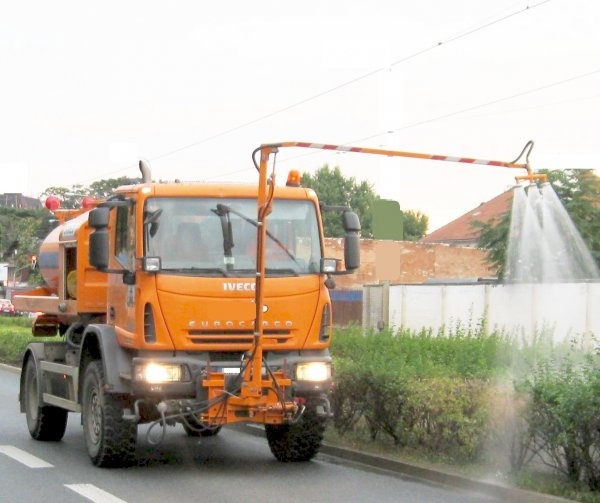 4x4 hák 13.5t Iveco komunál kropice sypač kontejner - 10