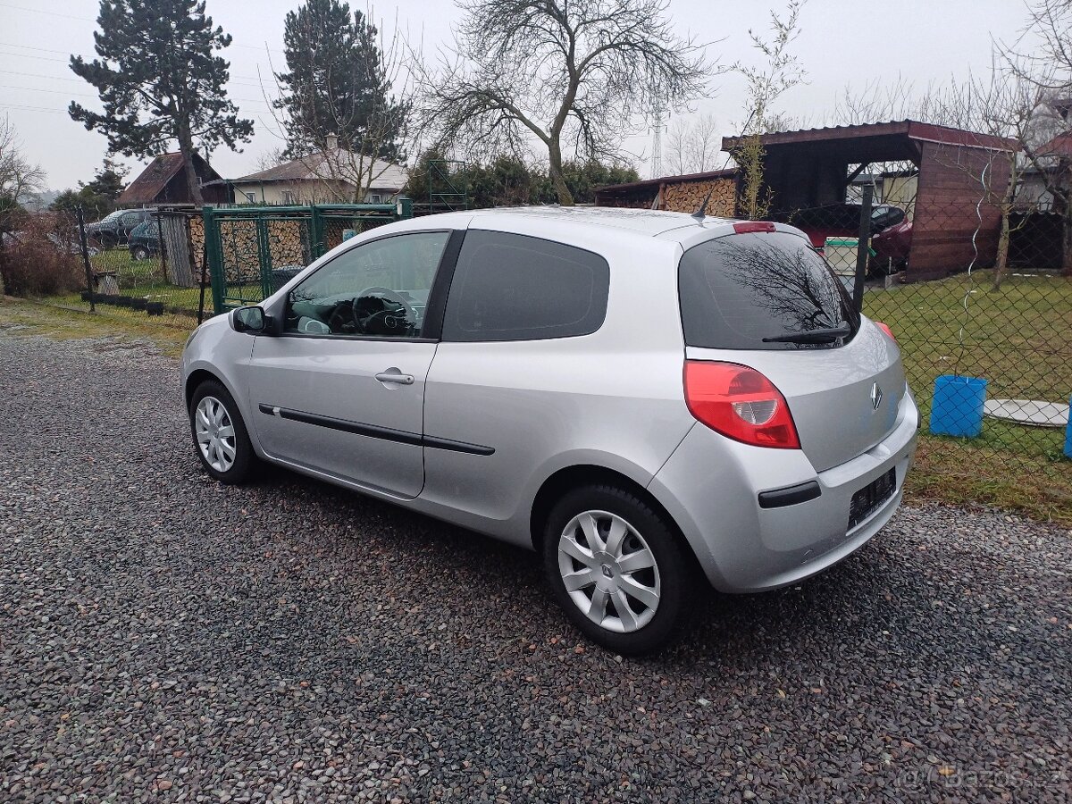 Renault Clio FACELIFT 1.6 16V 135396km. - 10