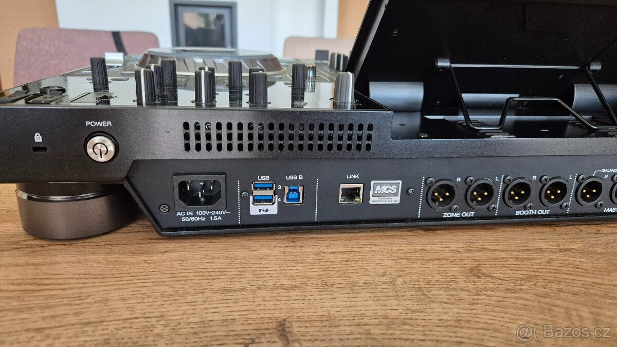 Denon DJ Prime 4 – standalone, Wi-Fi streamy, plně funkční - 10