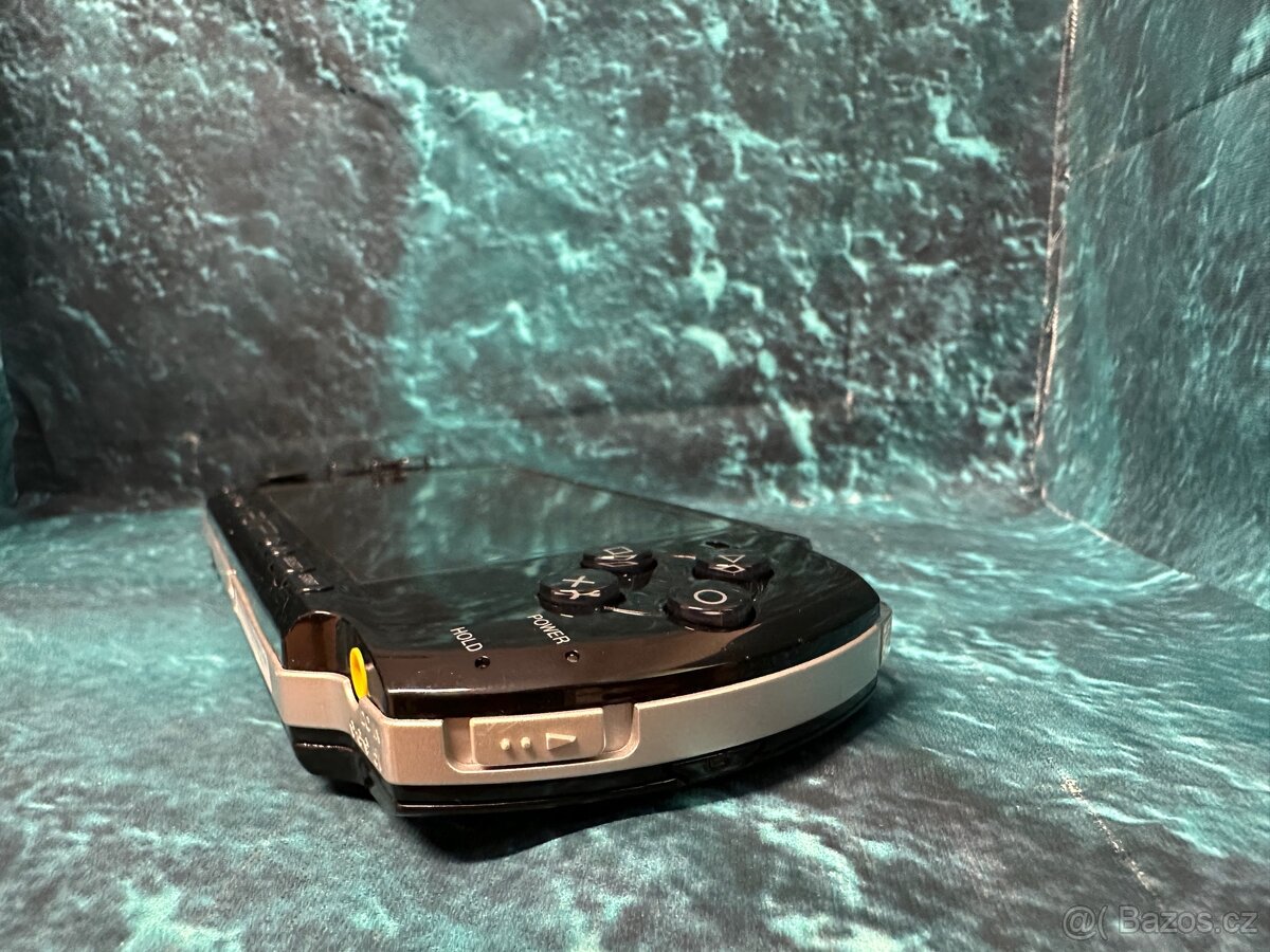 PSP 3000 piano black - 10