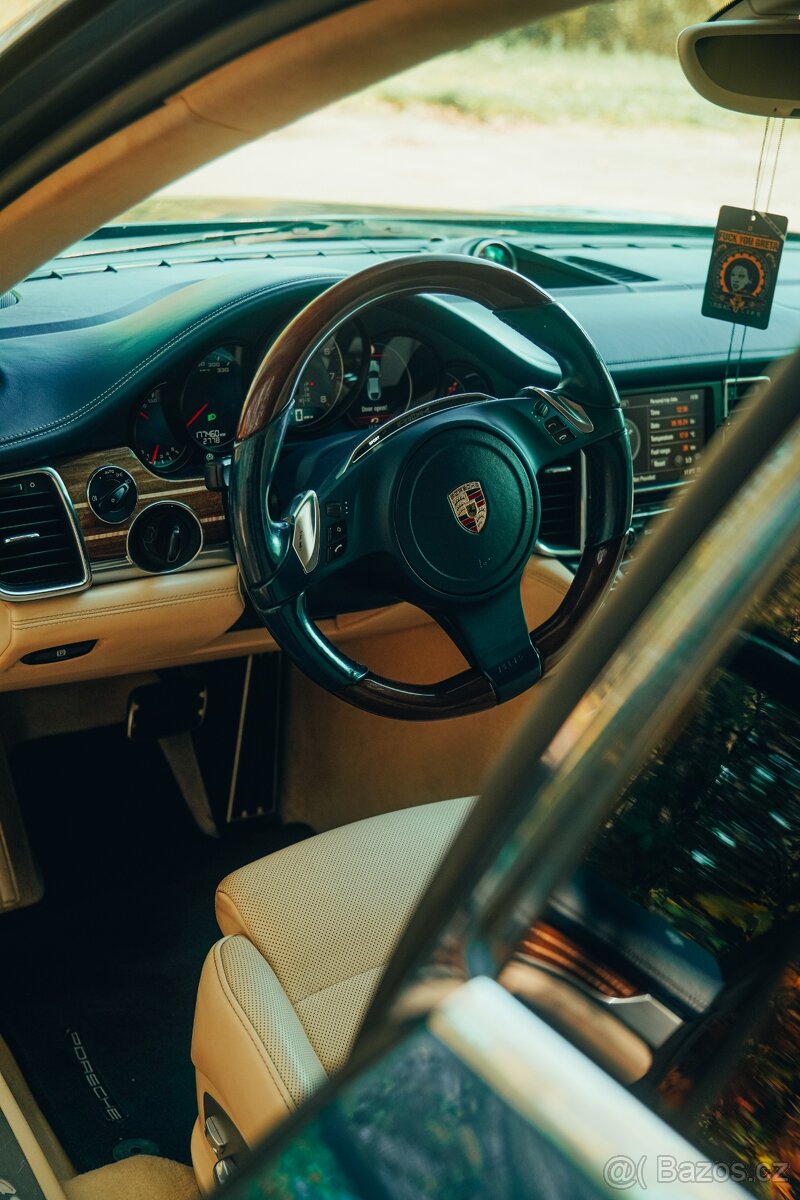 PORSCHE PANAMERA 4S 400HP V8 - 10