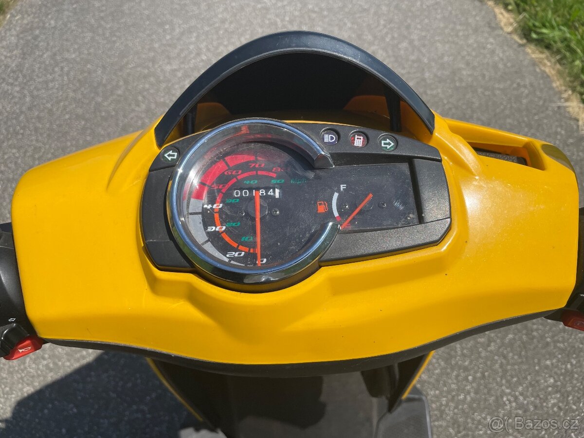 Skútr 50ccm 4T - 10