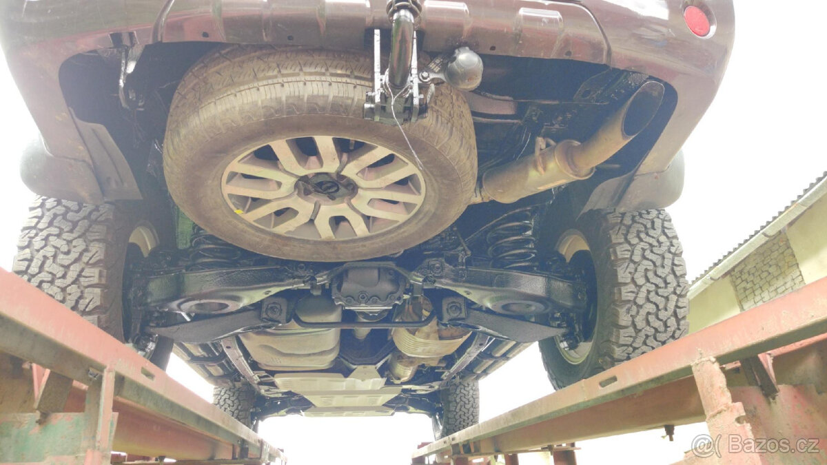 Nissan Pathfinder 3.0 V6 automat 7míst TOP STAV 2010 - 10