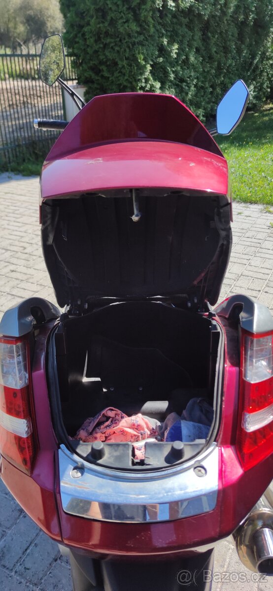 Prodám skútr Zn. Jonway GTS 125 - 10