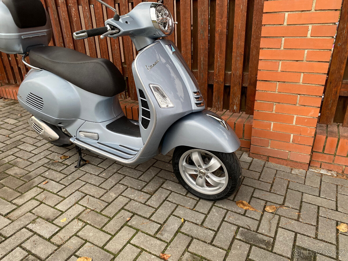 Vespa GTS 300 Hpe (2021) - 10