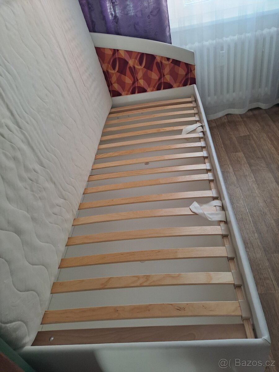 Jednolužková čalouněná postel 90 x 200 cm - 10