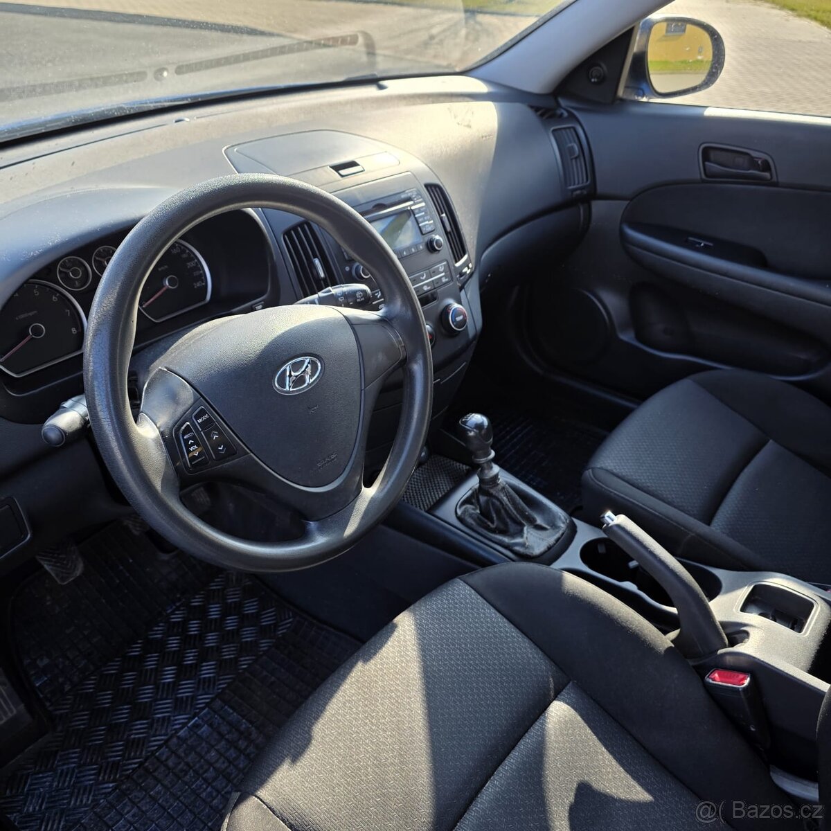 Hyundai I30 hatchback 1.4i r.v2008 - 10