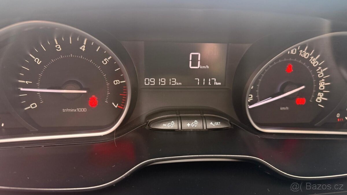 Peugeot 2008, 1.2 PureTech 60kW - 10