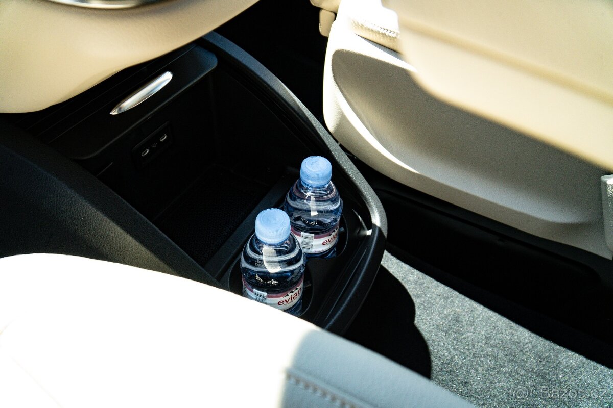 Půjčovna minivanů Mercedes-Benz V class - 10