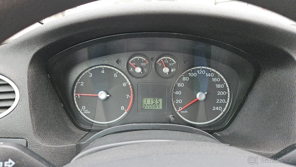 FORD FOCUS 1.6 i 16V - 10