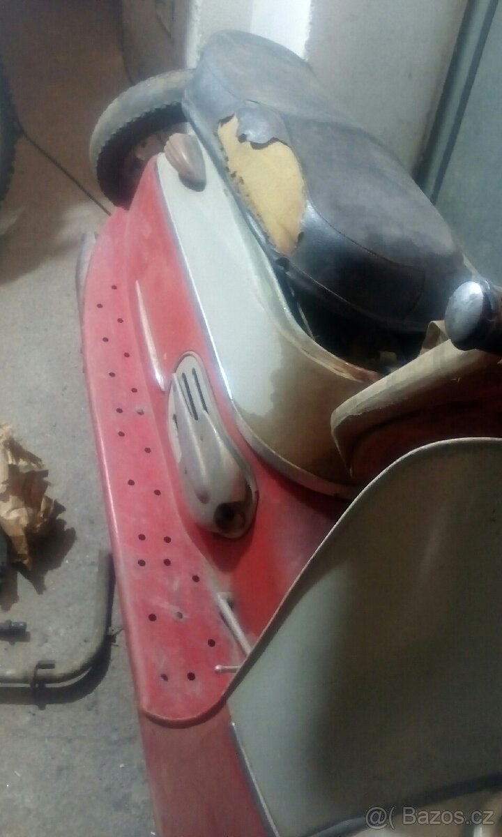 Prodám skútr ČZ 175/502. - 10