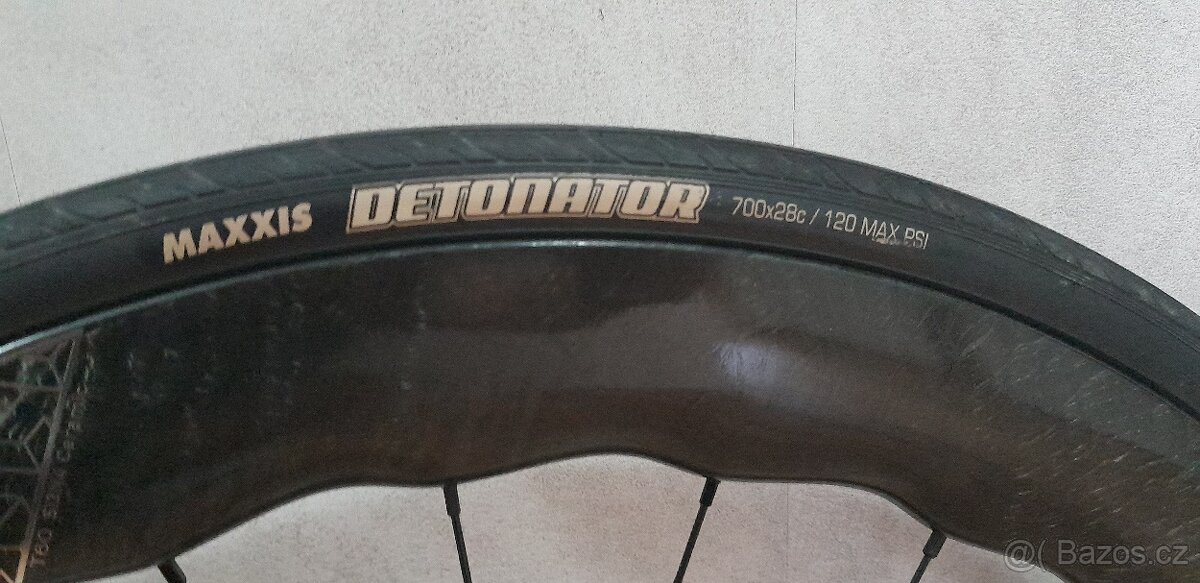 Celokarbonové silniční kolo - 10