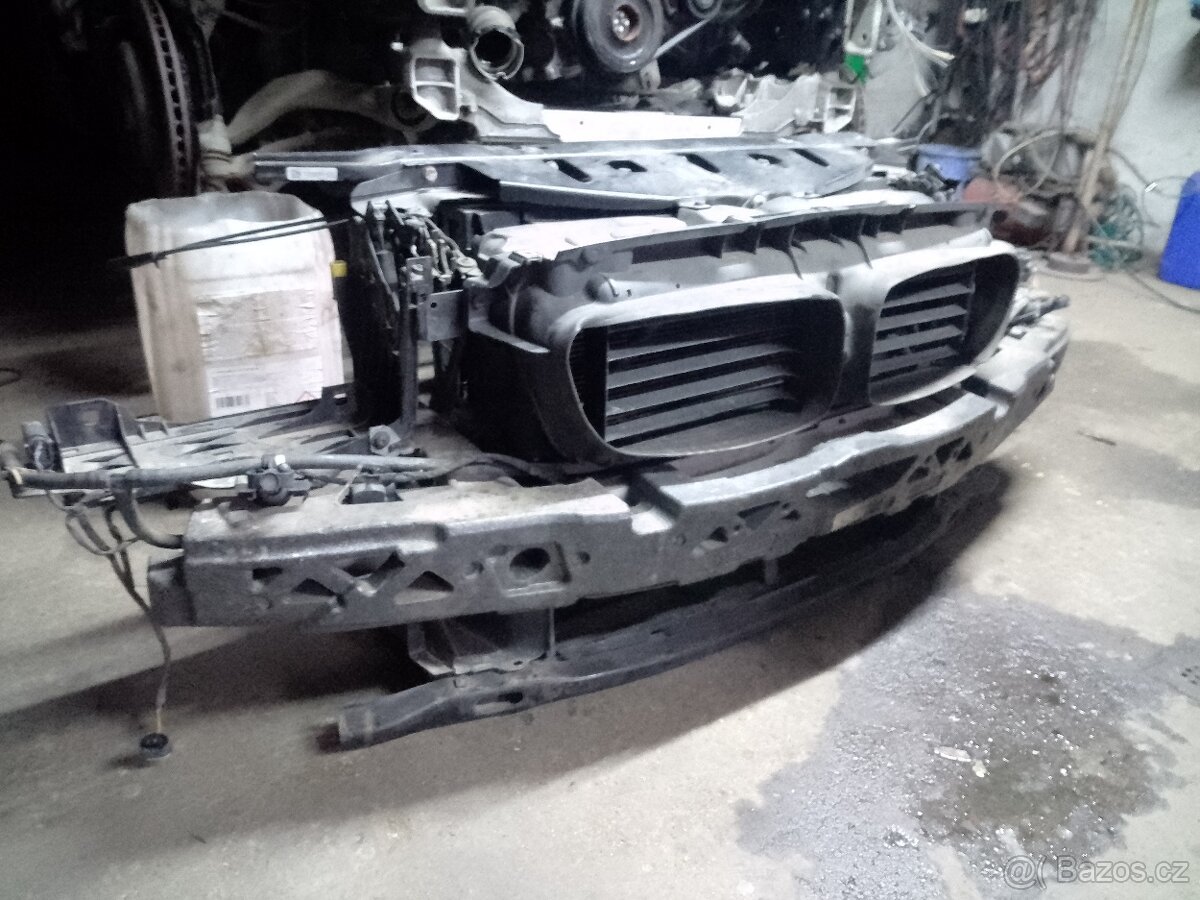 BMW F11 525D 150kw díly v barvě black sapphire - 10