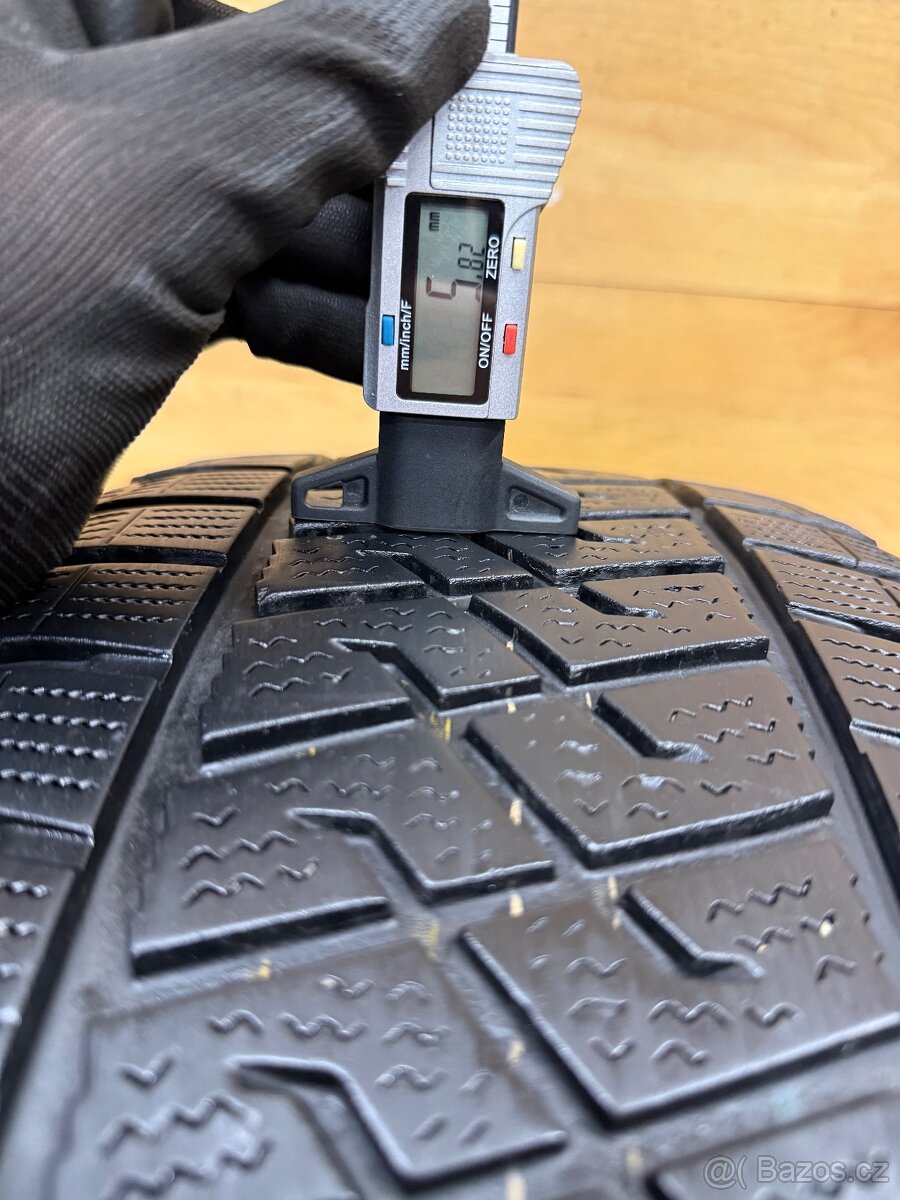 Zimní pneu 235/65/16C - 10