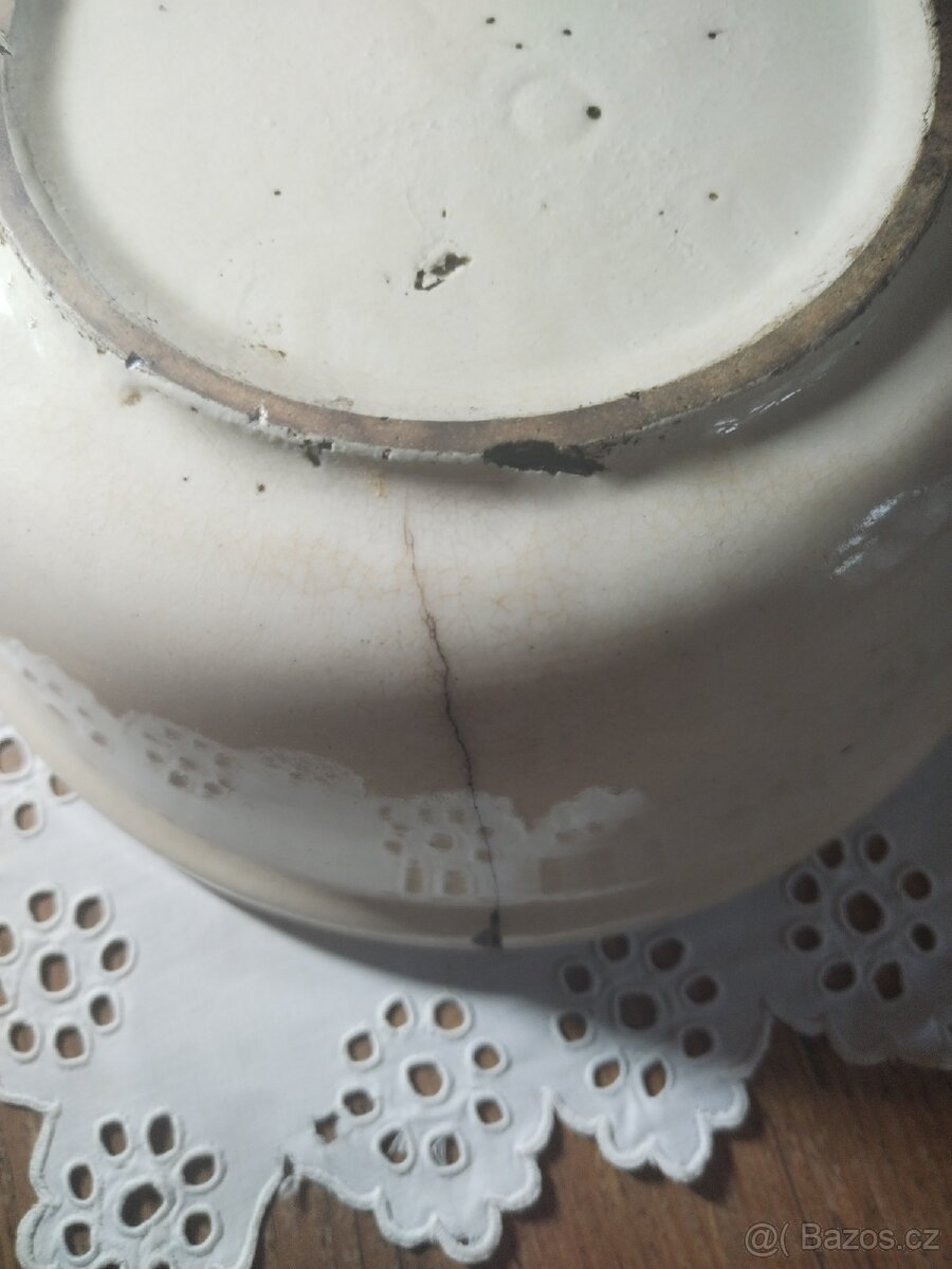 Dvě starožitné keramické mísy - 10