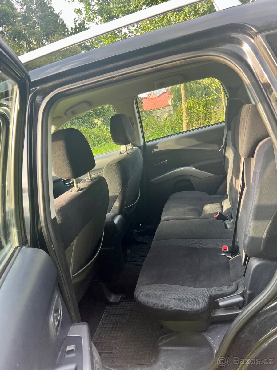 Mitsubishi Outlander 2.4 benzín - 10