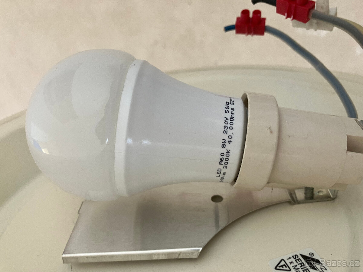 8ks světlo + 9ks žárovka - 10