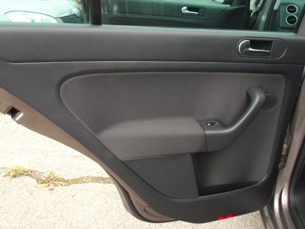 Volkswagen Golf Plus 1,4 16V vyhř.sed,aut.kl,parksenzory,TOP - 10