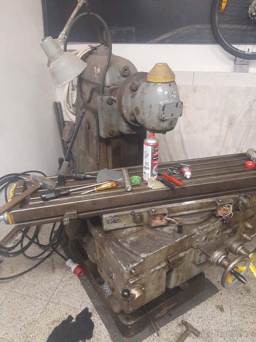 Frézka FU-2 korejská + bohaté prislusenstvi - 10