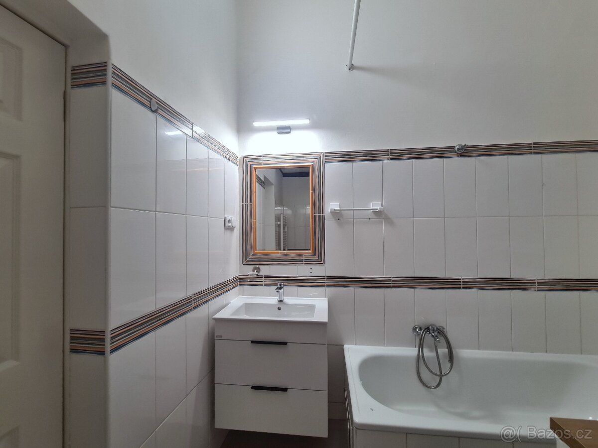 Pronájem zrekonstruovaného bytu 2kk, 40 m2, Štěpánská, P1 - 10
