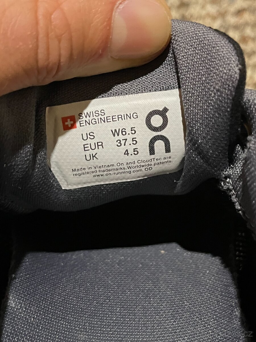 On Running, model Cloud, velikost 37,5 černobílé - 10