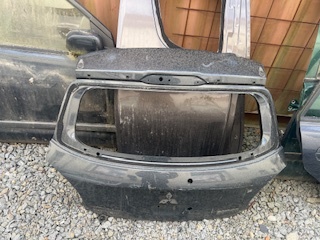 MITSUBISHI - ZADNÍ DVEŘE - 10