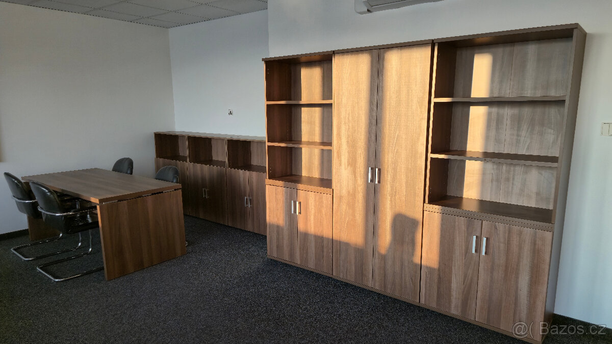 Kancelářský nábytek - stoly a skříně - 10