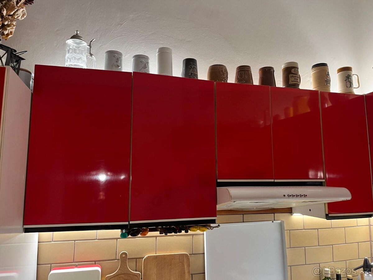 Kuchyňská linka červený lesk - 10
