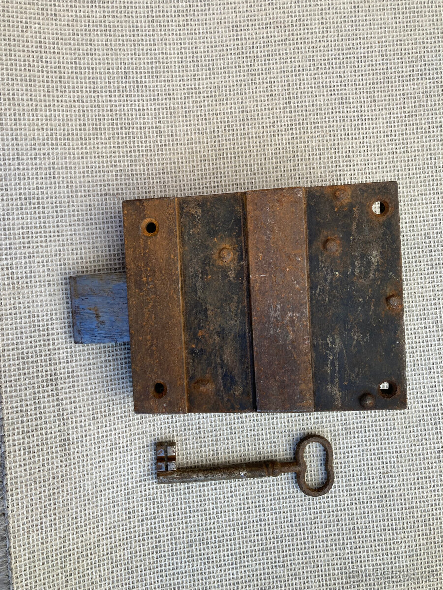 Zámek dveřní starožitný s klíčem - 10