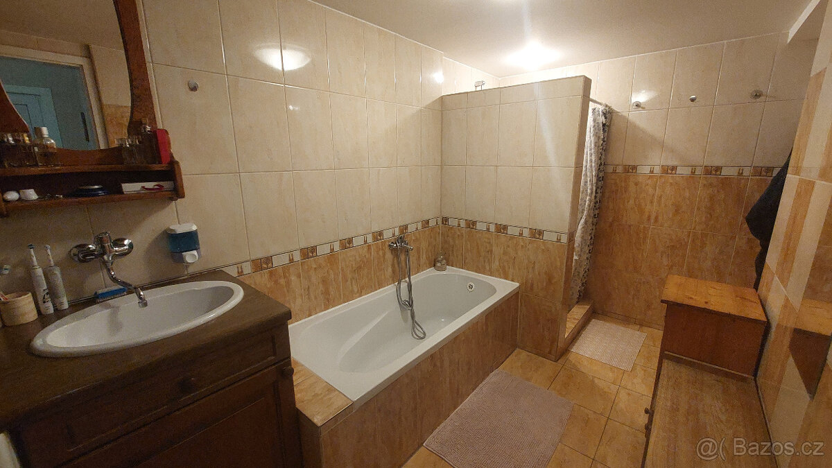 Prodej rodinného domu 5+1 v Libušíně u Kladna - 10