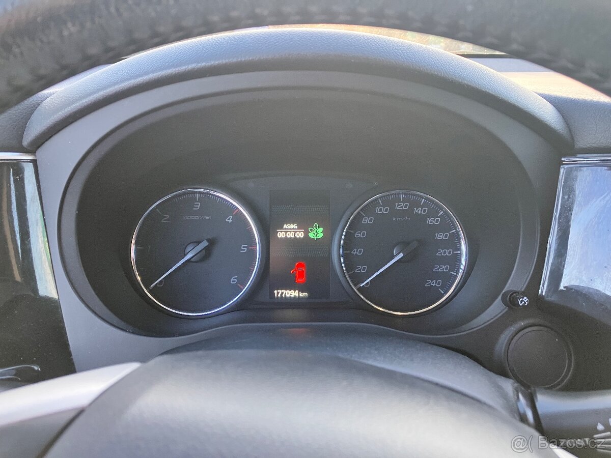 Mitsubishi Outlander 3 2.2 Di-D 4x4 tažné - 10