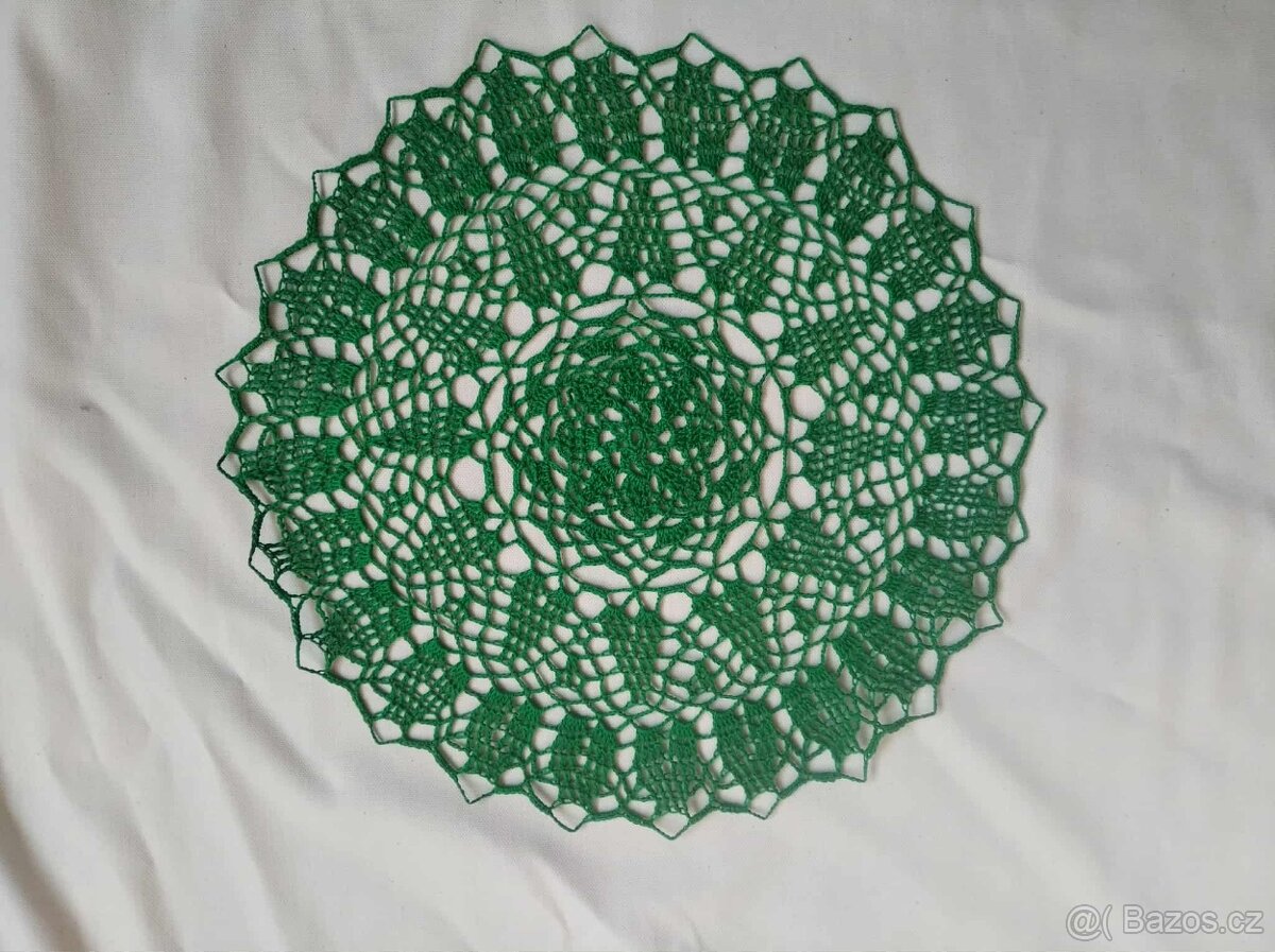 Ručně háčkované bavlněné naškrobené dečky 35 - 38 cm - 10