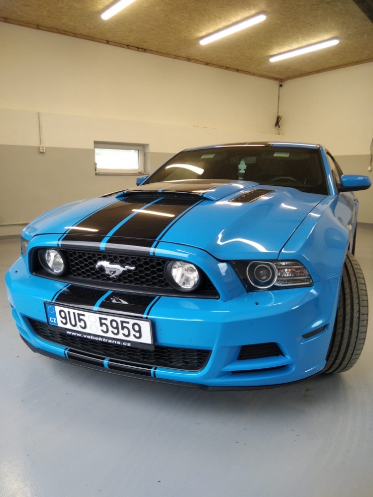 Ford Mustang GT - 10