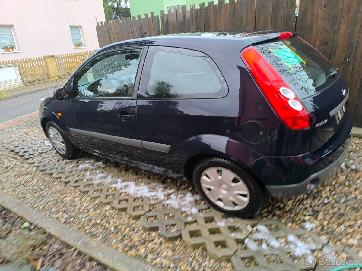 Prodám Ford Fiesta 1.3 44kw rok 2006 - 10