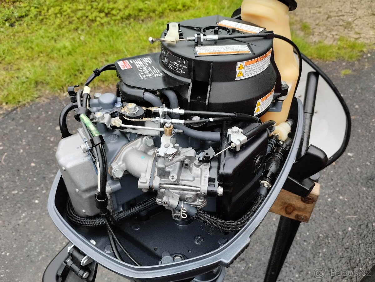 Lodní motor Yamaha 4(6)Ps 4Takt plus tank - Top stav - 10