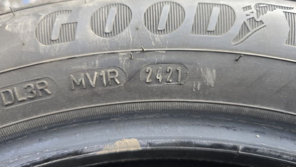 Celoroční pneumatiky 215/55/17 Good Year - 10