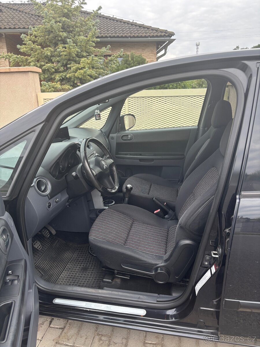 Mitsubishi Colt 1.1 - 10