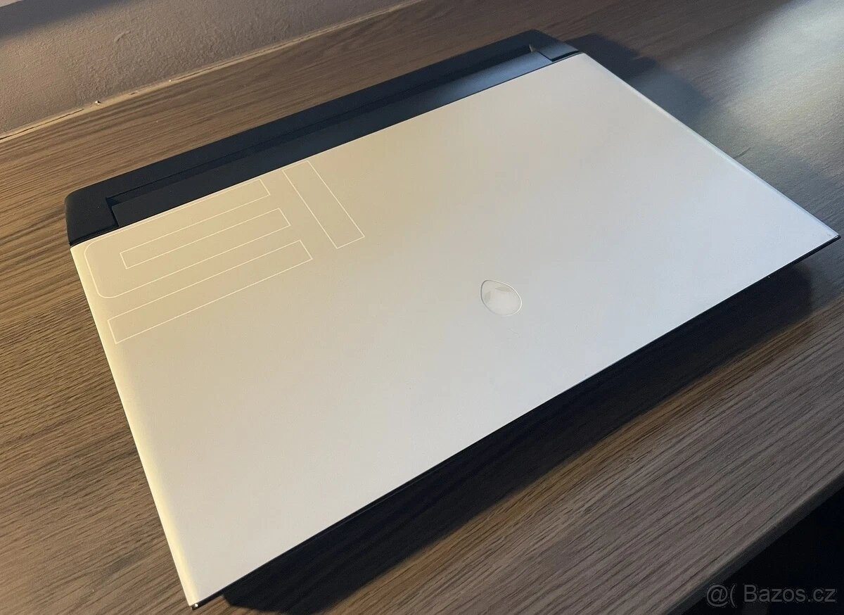 Prodám Dell Alienware m15 R3 - 10