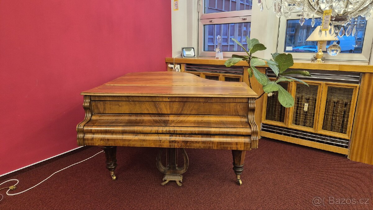 Prodám klavír nehraje a slouzi jako dekorace - 10