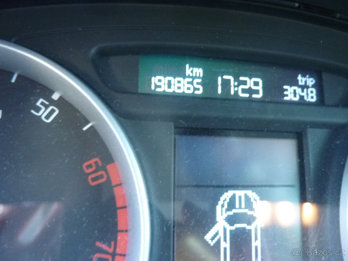 ŠKODA FABIA KOMBI SPORT 1.2 51 KW 2009 KLIMA - 10