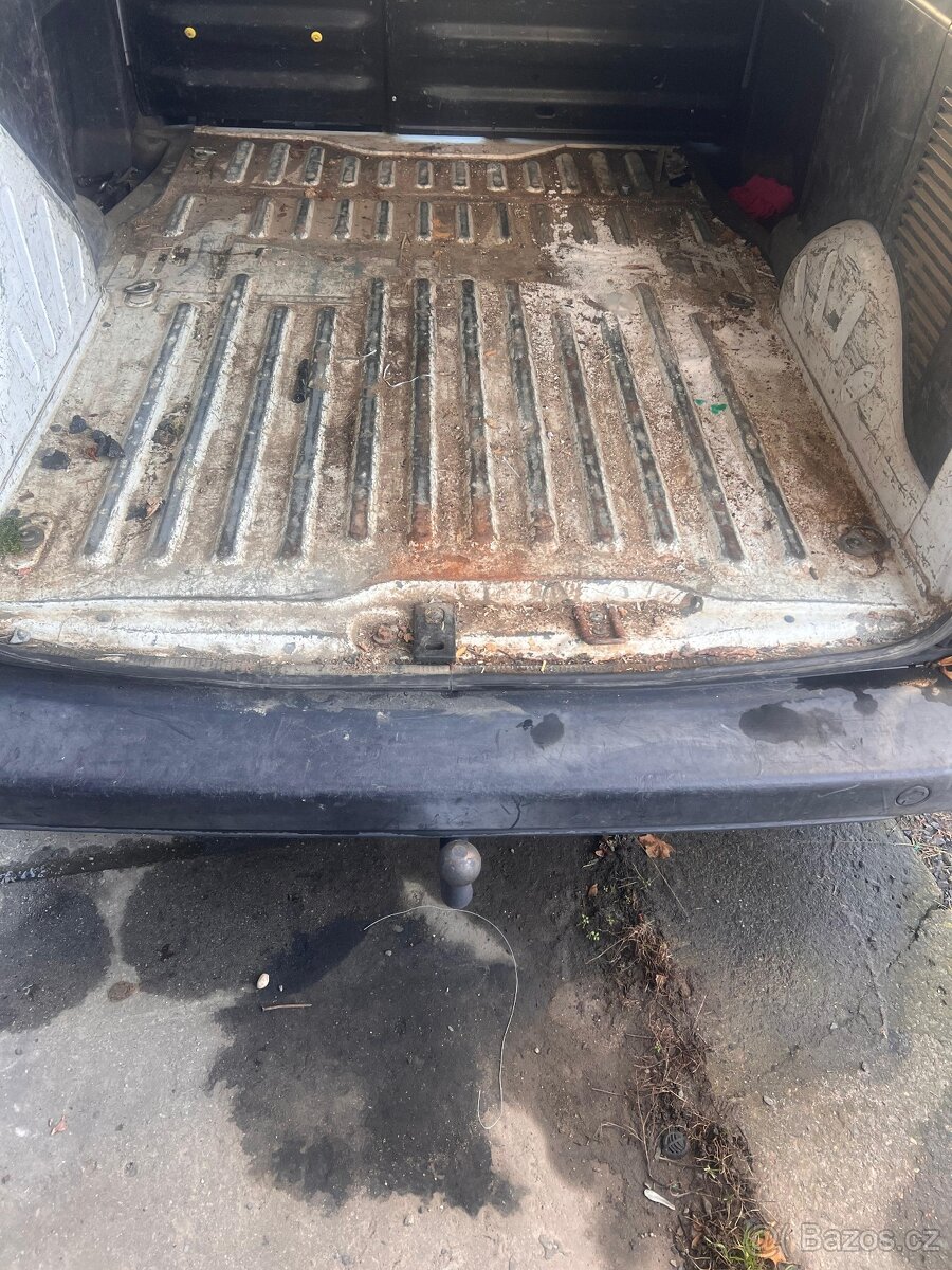 Peugeot Partner, Peugeot Partner; 1,6 HDI - vadný motor - 10