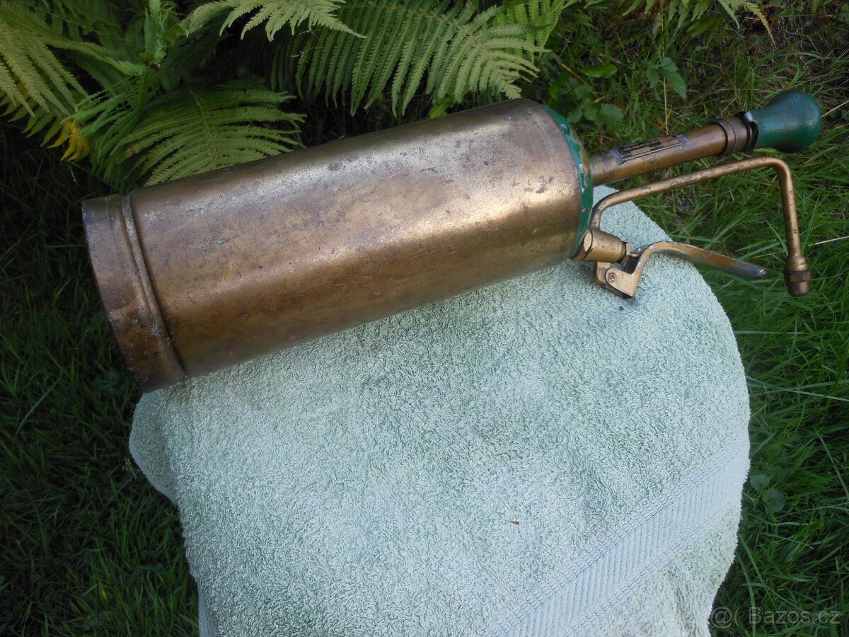 RUČNÍ ZAHRADNÍ POSTŘIKOVAČ - 10