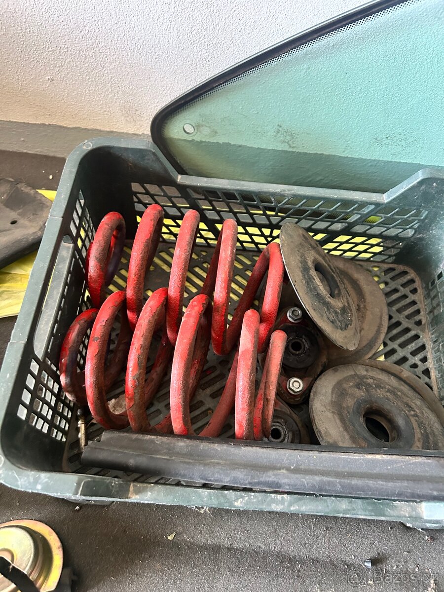 BMW E36 zbytky dílů 318is - 10