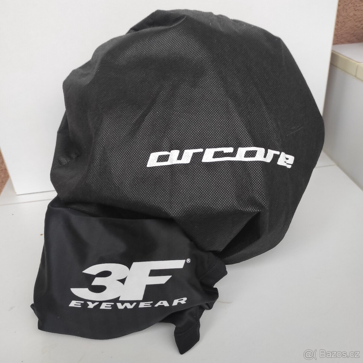 Lyžařská přilba s brýlemi - 10